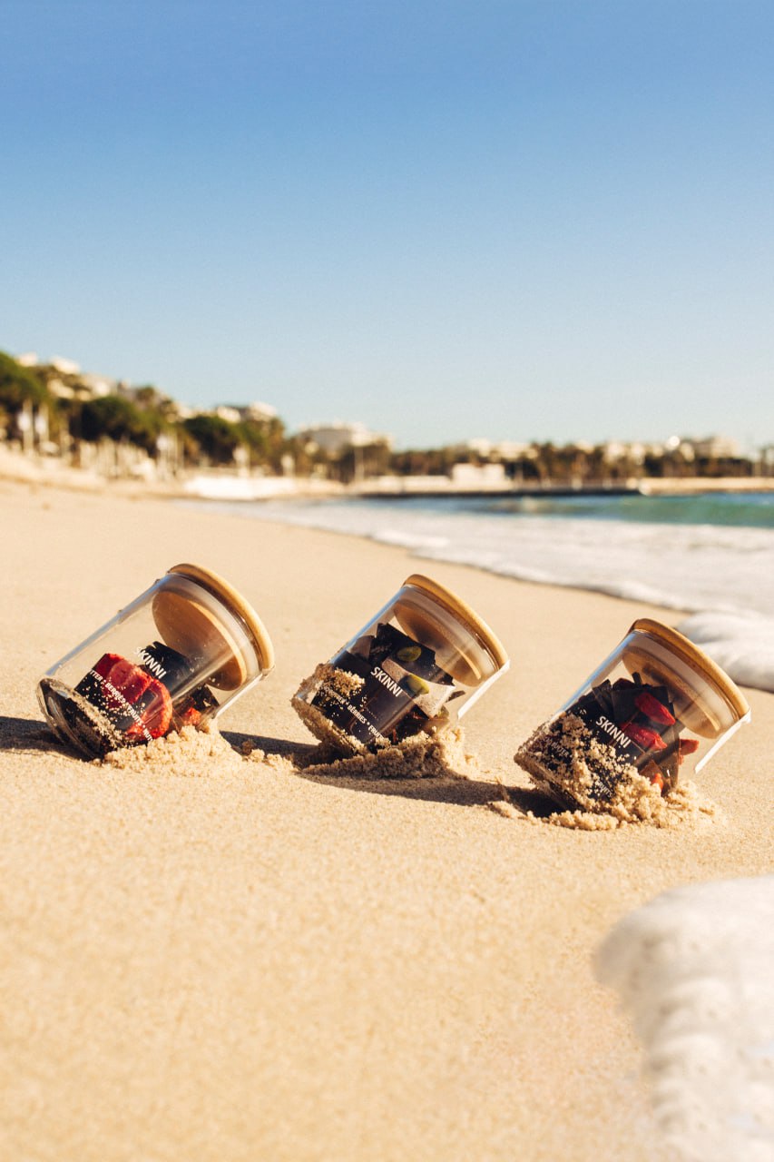 skinni-flavors-on-the-sand-in-jars